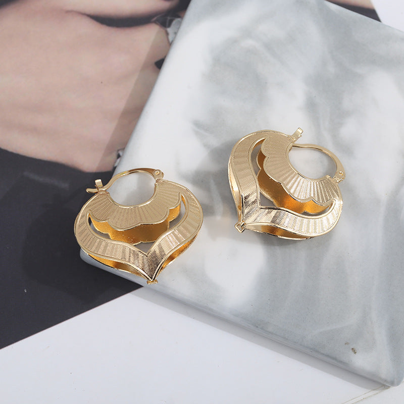 Copper Heart-shaped Hollow Stud Earrings Simple Fashion Lace Design