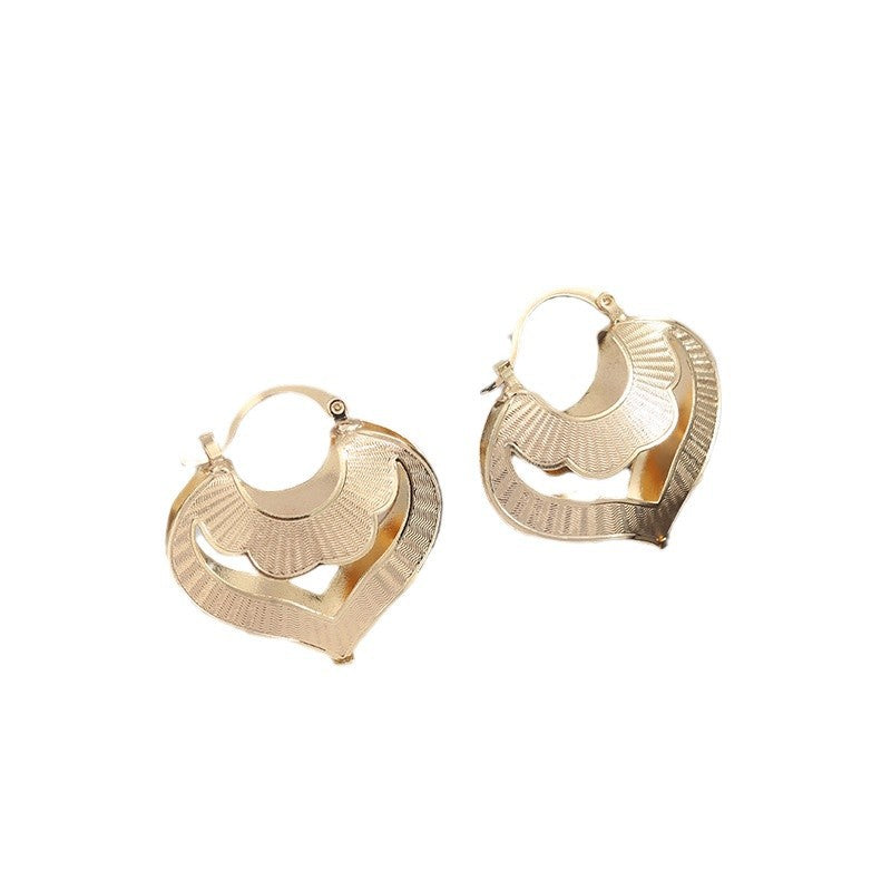 Copper Heart-shaped Hollow Stud Earrings Simple Fashion Lace Design