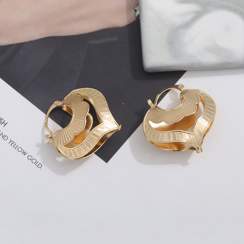 Copper Heart-shaped Hollow Stud Earrings Simple Fashion Lace Design