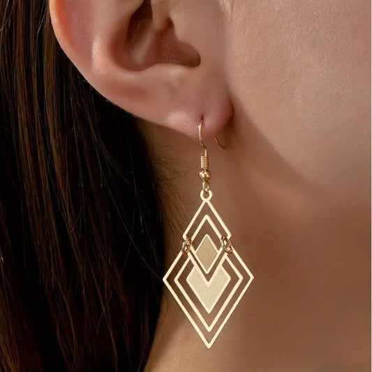 Fashion Personality High-grade Diamond Hollow Stud Earrings